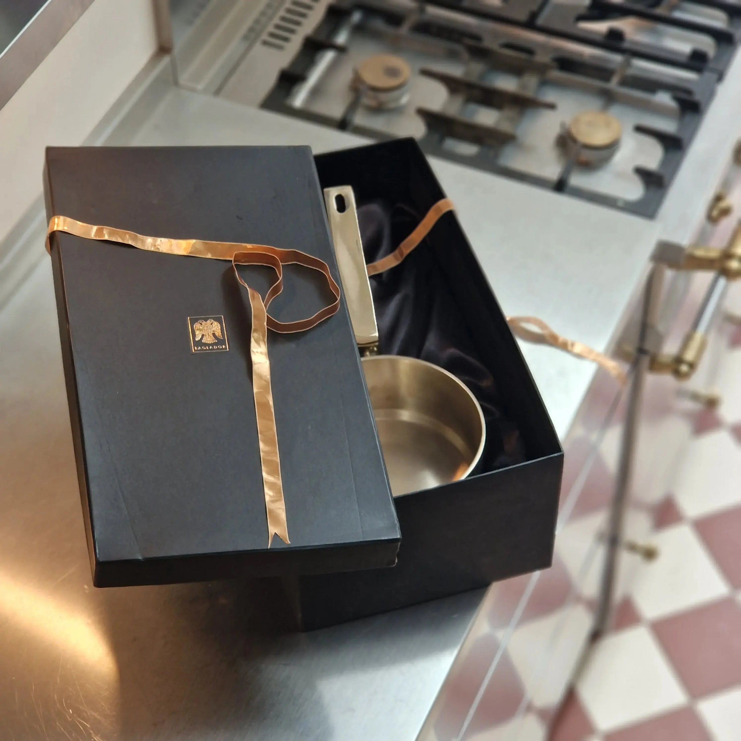 Luxury PFAS-free uncoated Kansa bronze saucepan in a gift box