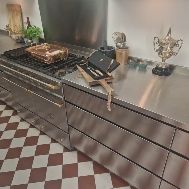 "video of Eaglador carving set - Luxury bronze cutlery UK"